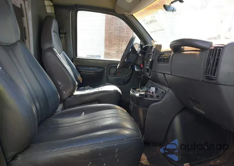 2001 Chevrolet Express from USA, damaged, VIN 1GCGG25R511114374